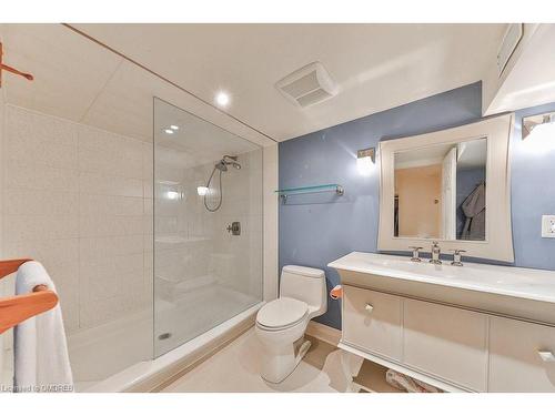 27 Woodlawn Avenue, Mississauga, ON - Indoor Photo Showing Bathroom