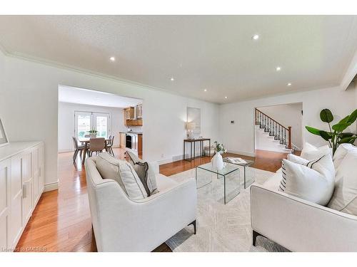 4456 Hawthorne Drive, Burlington, ON - Indoor Photo Showing Living Room