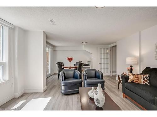 5-80 Sarah Lane, Oakville, ON - Indoor Photo Showing Living Room