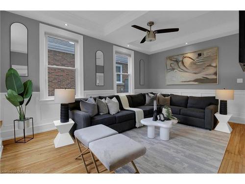 376 Pine Street, Milton, ON - Indoor Photo Showing Living Room