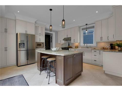 376 Pine Street, Milton, ON - Indoor Photo Showing Kitchen With Upgraded Kitchen