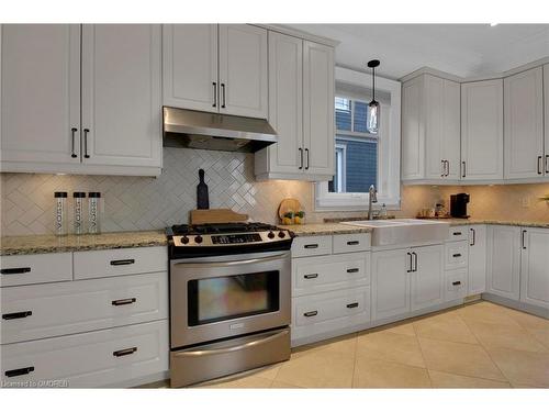 376 Pine Street, Milton, ON - Indoor Photo Showing Kitchen With Upgraded Kitchen