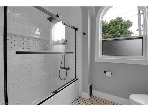 376 Pine Street, Milton, ON - Indoor Photo Showing Bathroom