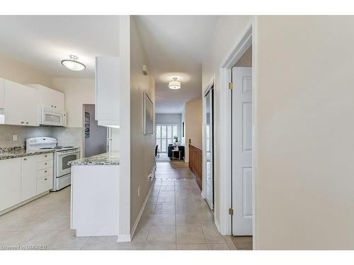 34-20 Kitty Murray Lane, Ancaster, ON - Indoor Photo Showing Kitchen