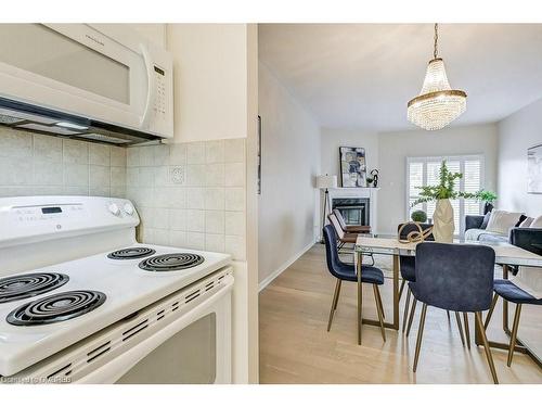 34-20 Kitty Murray Lane, Ancaster, ON - Indoor Photo Showing Kitchen