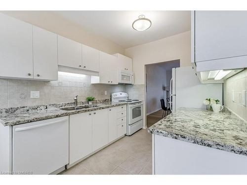 34-20 Kitty Murray Lane, Ancaster, ON - Indoor Photo Showing Kitchen