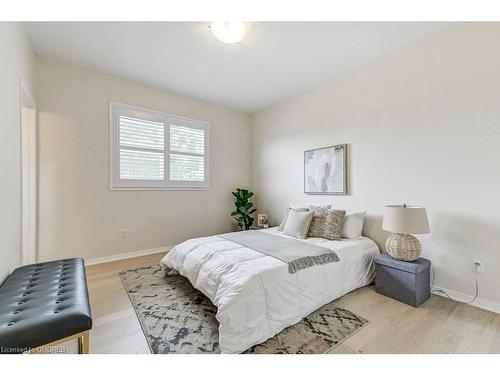 34-20 Kitty Murray Lane, Ancaster, ON - Indoor Photo Showing Bedroom