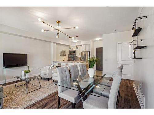 212-2375 Bronte Road, Oakville, ON - Indoor Photo Showing Dining Room