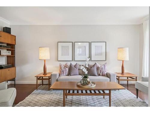 4489 Stonemill Court, Mississauga, ON - Indoor Photo Showing Living Room