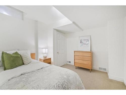 4489 Stonemill Court, Mississauga, ON - Indoor Photo Showing Bedroom