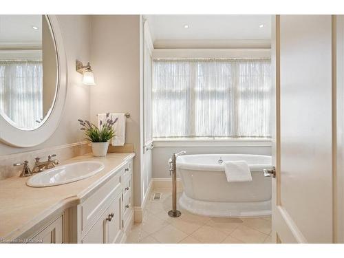 1267 Cumnock Crescent, Oakville, ON - Indoor Photo Showing Bathroom