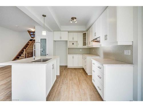 13 Southam Lane, Hamilton, ON - Indoor Photo Showing Kitchen