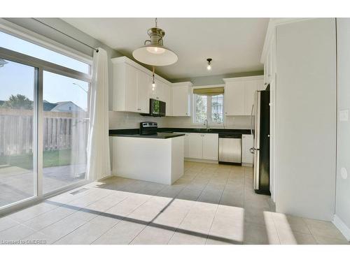 166 Succession Crescent, Barrie, ON - Indoor Photo Showing Kitchen