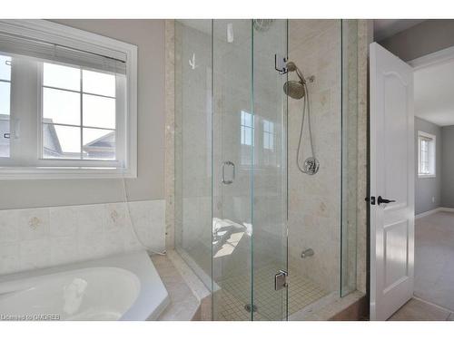 166 Succession Crescent, Barrie, ON - Indoor Photo Showing Bathroom