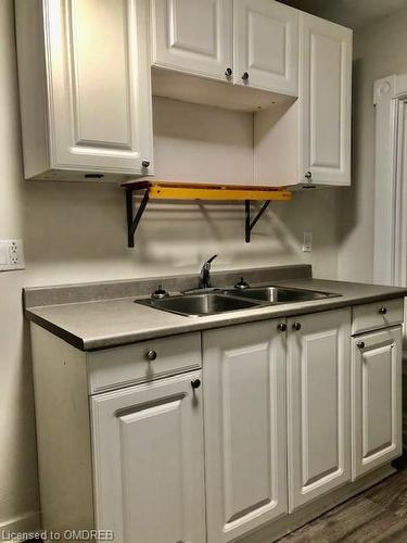 681 Coronation Boulevard, Cambridge, ON - Indoor Photo Showing Kitchen With Double Sink