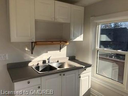 681 Coronation Boulevard, Cambridge, ON - Indoor Photo Showing Kitchen With Double Sink