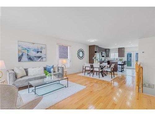 21 Logan Court, Barrie, ON - Indoor Photo Showing Living Room