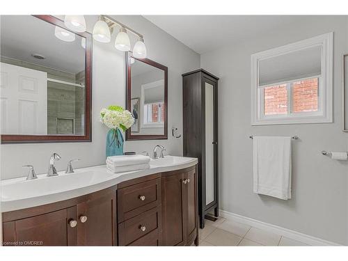 21 Logan Court, Barrie, ON - Indoor Photo Showing Bathroom