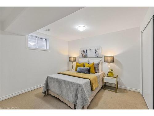 21 Logan Court, Barrie, ON - Indoor Photo Showing Bedroom