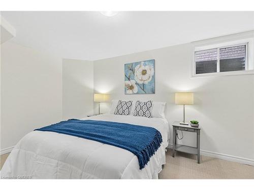 21 Logan Court, Barrie, ON - Indoor Photo Showing Bedroom