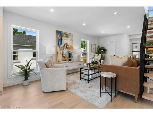 483 Holtby Avenue, Burlington, ON - Indoor Photo Showing Living Room