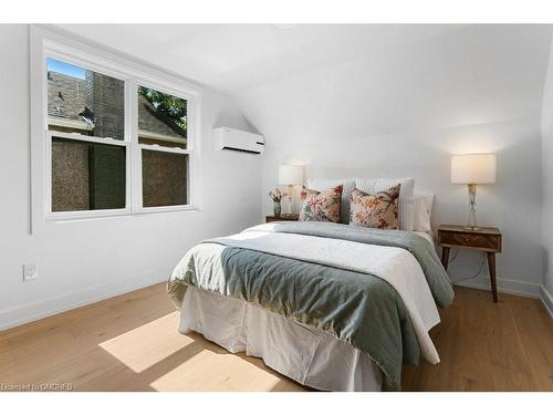 483 Holtby Avenue, Burlington, ON - Indoor Photo Showing Bedroom