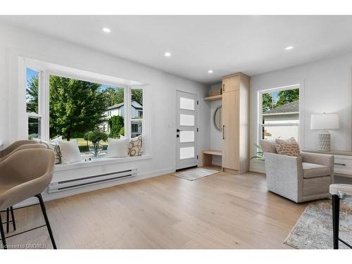 483 Holtby Avenue, Burlington, ON - Indoor Photo Showing Living Room