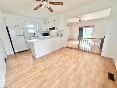 46 Concord Avenue, St. Catharines, ON - Indoor Photo Showing Kitchen