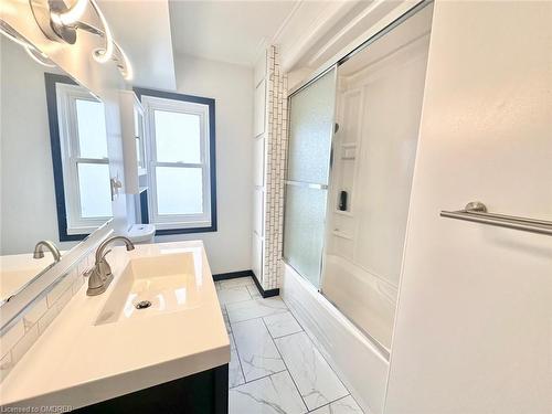 46 Concord Avenue, St. Catharines, ON - Indoor Photo Showing Bathroom