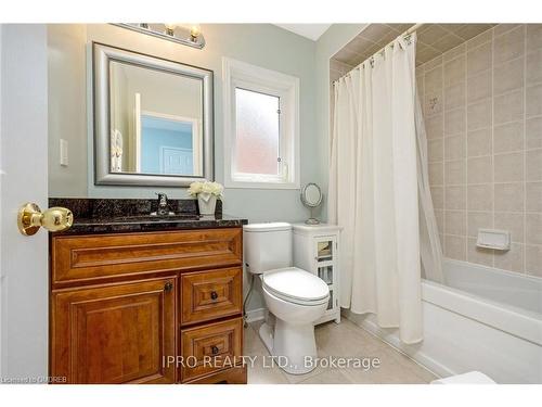 8 Meadowlark Drive, Georgetown, ON - Indoor Photo Showing Bathroom