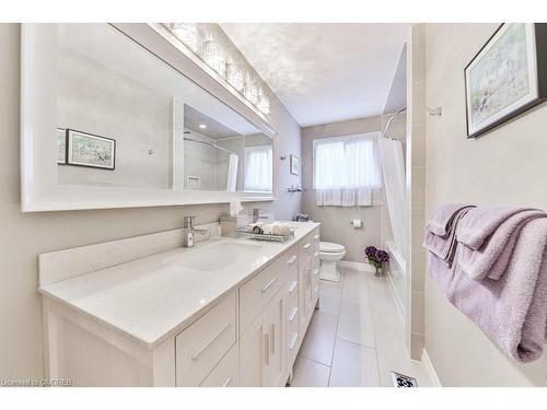 184 Warner Drive, Oakville, ON - Indoor Photo Showing Bathroom