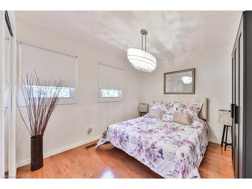 184 Warner Drive, Oakville, ON - Indoor Photo Showing Bedroom