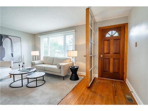 1185 Sylva Road, Mississauga, ON - Indoor Photo Showing Living Room