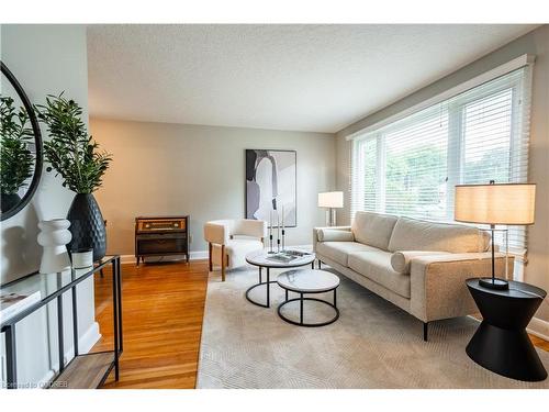 1185 Sylva Road, Mississauga, ON - Indoor Photo Showing Living Room