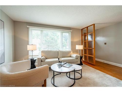 1185 Sylva Road, Mississauga, ON - Indoor Photo Showing Living Room