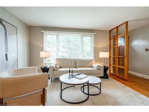 1185 Sylva Road, Mississauga, ON - Indoor Photo Showing Living Room