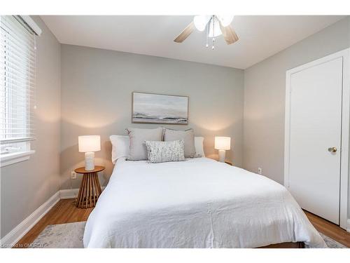 1185 Sylva Road, Mississauga, ON - Indoor Photo Showing Bedroom