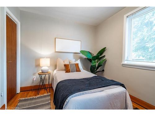 1185 Sylva Road, Mississauga, ON - Indoor Photo Showing Bedroom