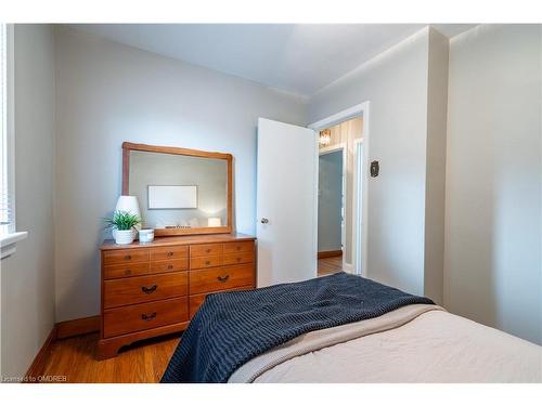 1185 Sylva Road, Mississauga, ON - Indoor Photo Showing Bedroom