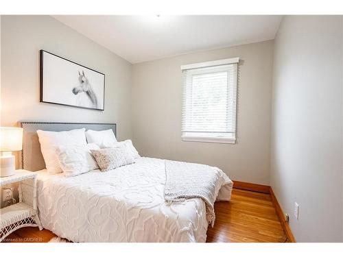 1185 Sylva Road, Mississauga, ON - Indoor Photo Showing Bedroom