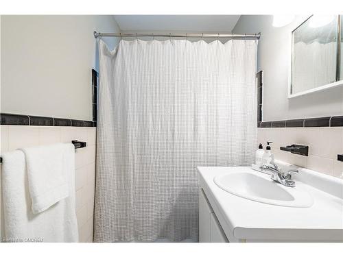 1185 Sylva Road, Mississauga, ON - Indoor Photo Showing Bathroom