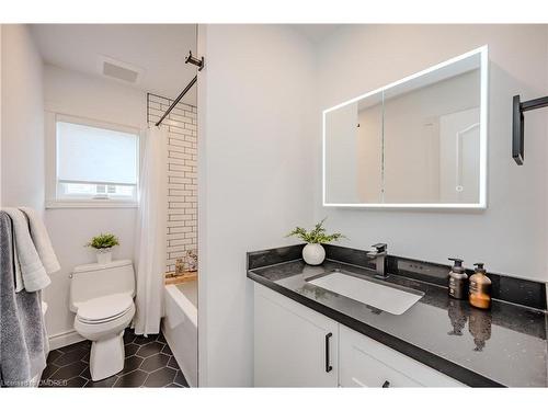 2059 White Dove Circle, Oakville, ON - Indoor Photo Showing Bathroom