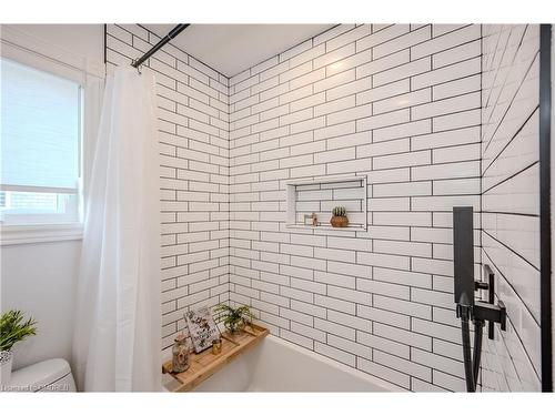 2059 White Dove Circle, Oakville, ON - Indoor Photo Showing Bathroom