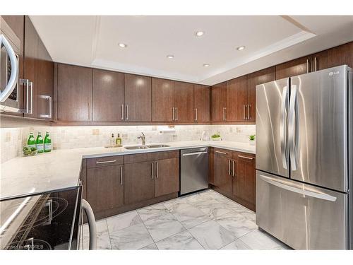 1905-2170 Marine Drive, Oakville, ON - Indoor Photo Showing Kitchen