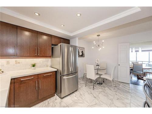 1905-2170 Marine Drive, Oakville, ON - Indoor Photo Showing Kitchen