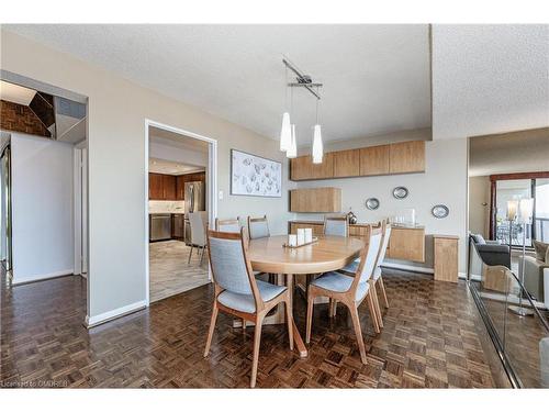 1905-2170 Marine Drive, Oakville, ON - Indoor Photo Showing Dining Room