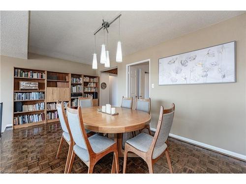 1905-2170 Marine Drive, Oakville, ON - Indoor Photo Showing Dining Room