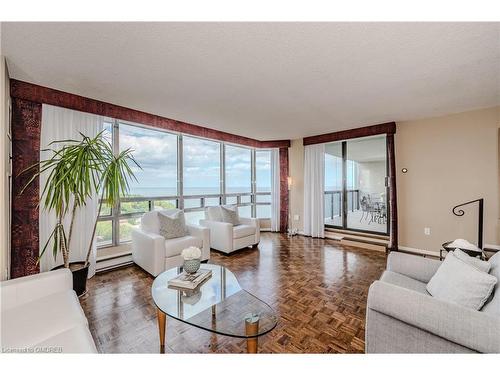 1905-2170 Marine Drive, Oakville, ON - Indoor Photo Showing Living Room