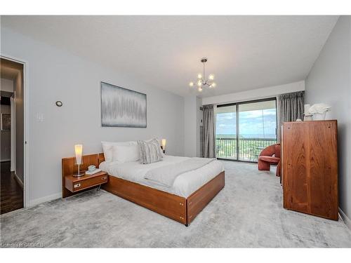 1905-2170 Marine Drive, Oakville, ON - Indoor Photo Showing Bedroom