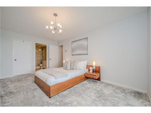 1905-2170 Marine Drive, Oakville, ON - Indoor Photo Showing Bedroom